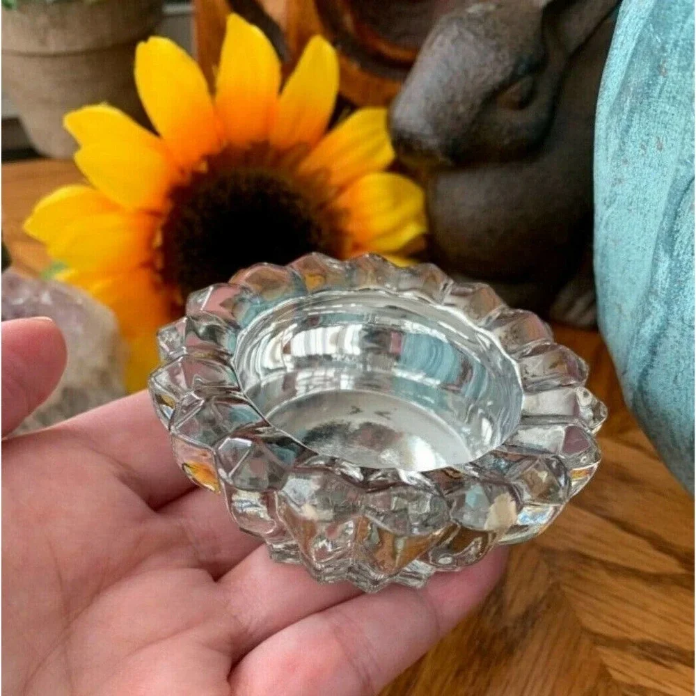 New Elegant Clear w/ Silver Fluted Glass Round Shaped Tea Light Candle Holder
